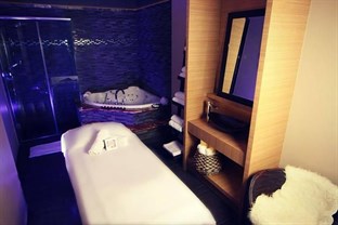 Vivid Spa in North York